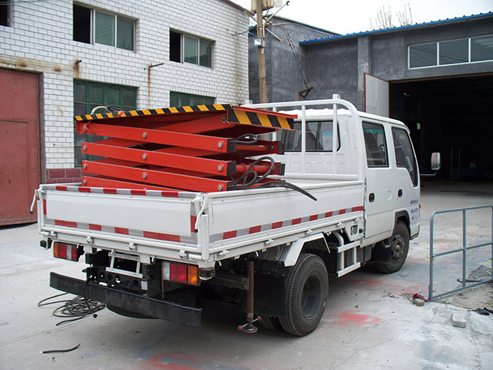 车载剪叉式升降机